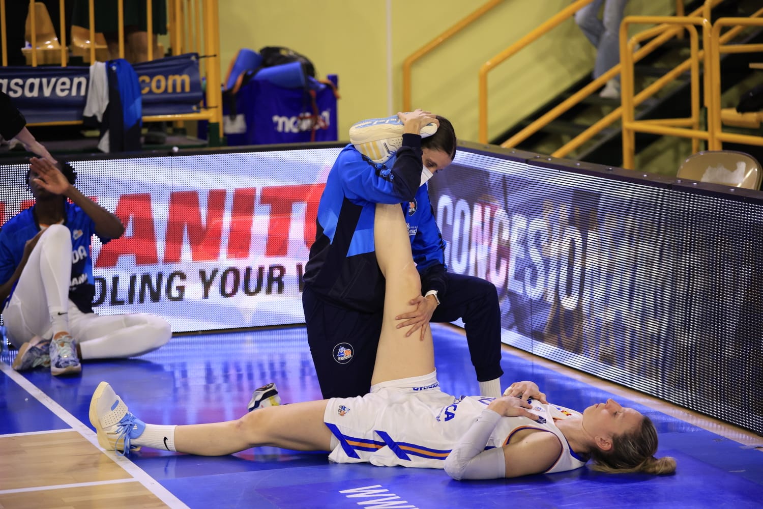 Sonora pitada para el poco deportivo Bourges Basket ante Avenida