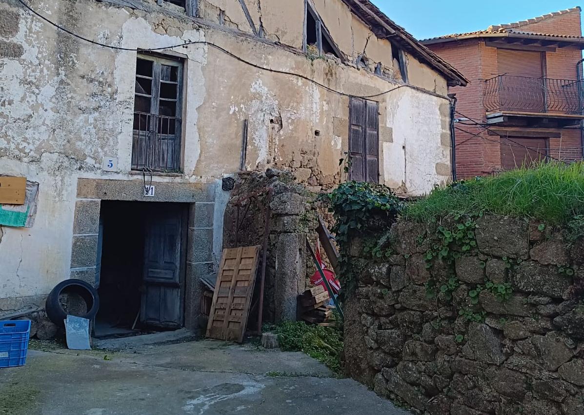 Imagen secundaria 1 - Las casas de gruesas paredes en pueblos de Salamanca que están a la venta a bajo precio