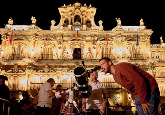 Evento astronómico en la Plaza Mayor de Salamanca.