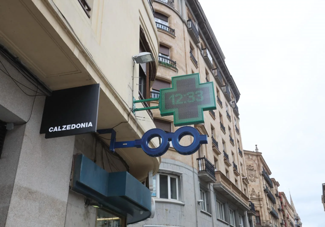 Farmacia de la calle Toro con destellos y mensajes móviles.