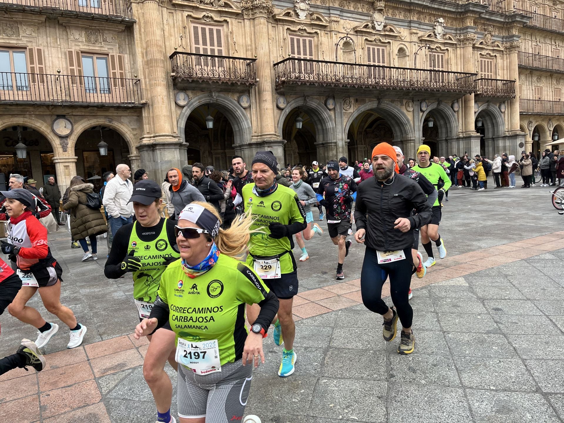Paso de la Media Maratón de Salamanca por la Plaza Mayor