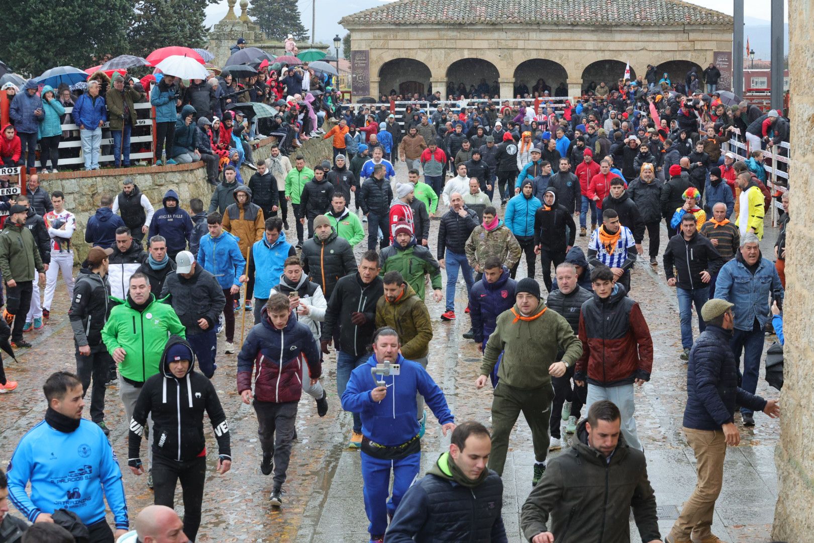 Un encierro pasado por agua en el Carnaval del Toro de Ciudad Rodrigo