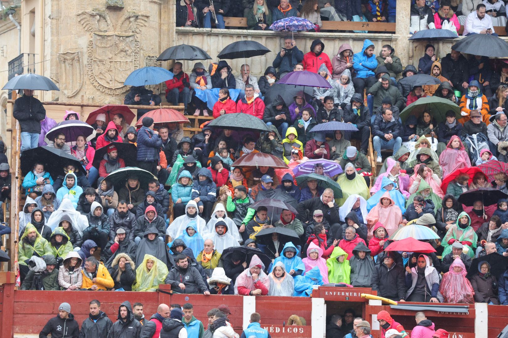 Un encierro pasado por agua en el Carnaval del Toro de Ciudad Rodrigo