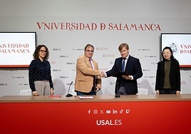 El convenio suscrito por Raúl Sánchez Prieto e Ignacio Herrero Ruiz, ante la presencia de Teresa Tejeda y Wanyi Zhao.