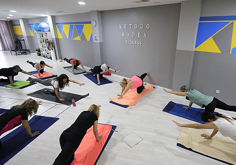 Grupo de mujeres haciendo ejercicio en Espacio Nadia