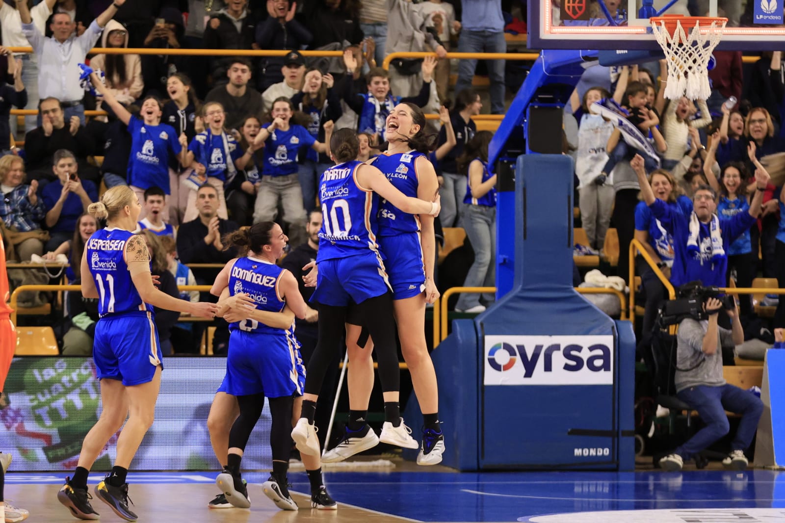 Victoria de campeón de Perfumerías Avenida frente a Valencia Basket