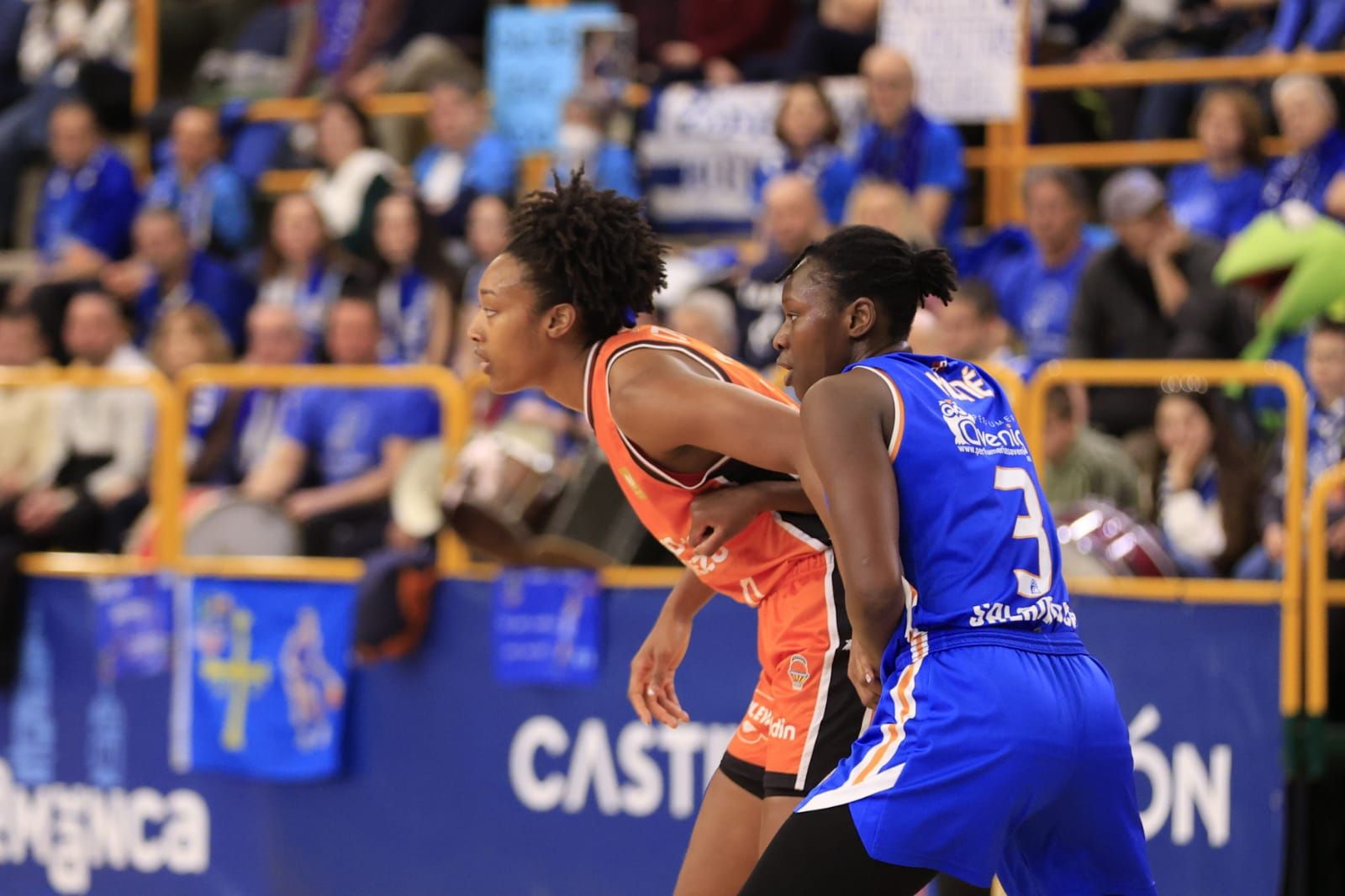 Victoria de campeón de Perfumerías Avenida frente a Valencia Basket