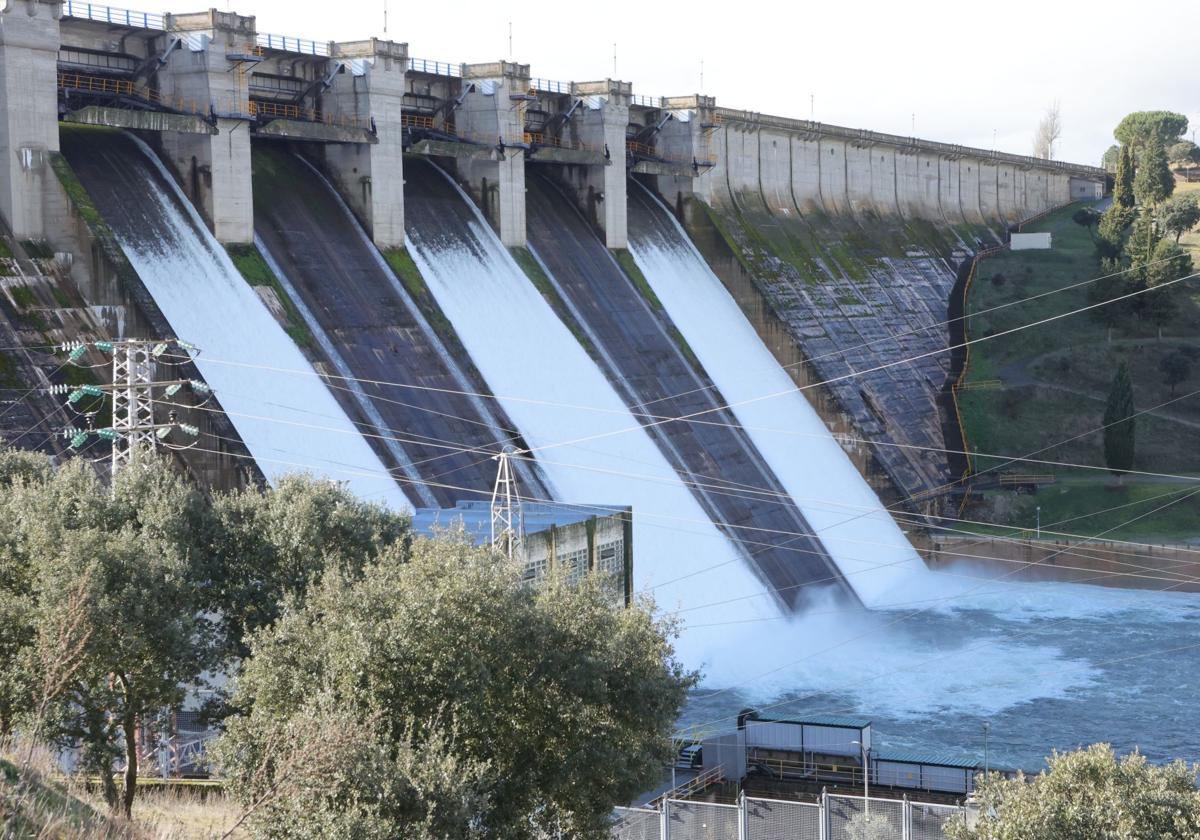 El embalse de Salamanca que desembalsó dos veces al paso de las borrascas para seguir lleno