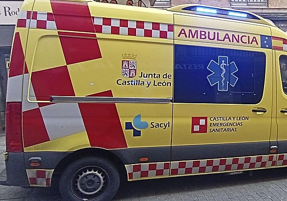Una ambulancia en Salamanca, en una imagen de archivo.