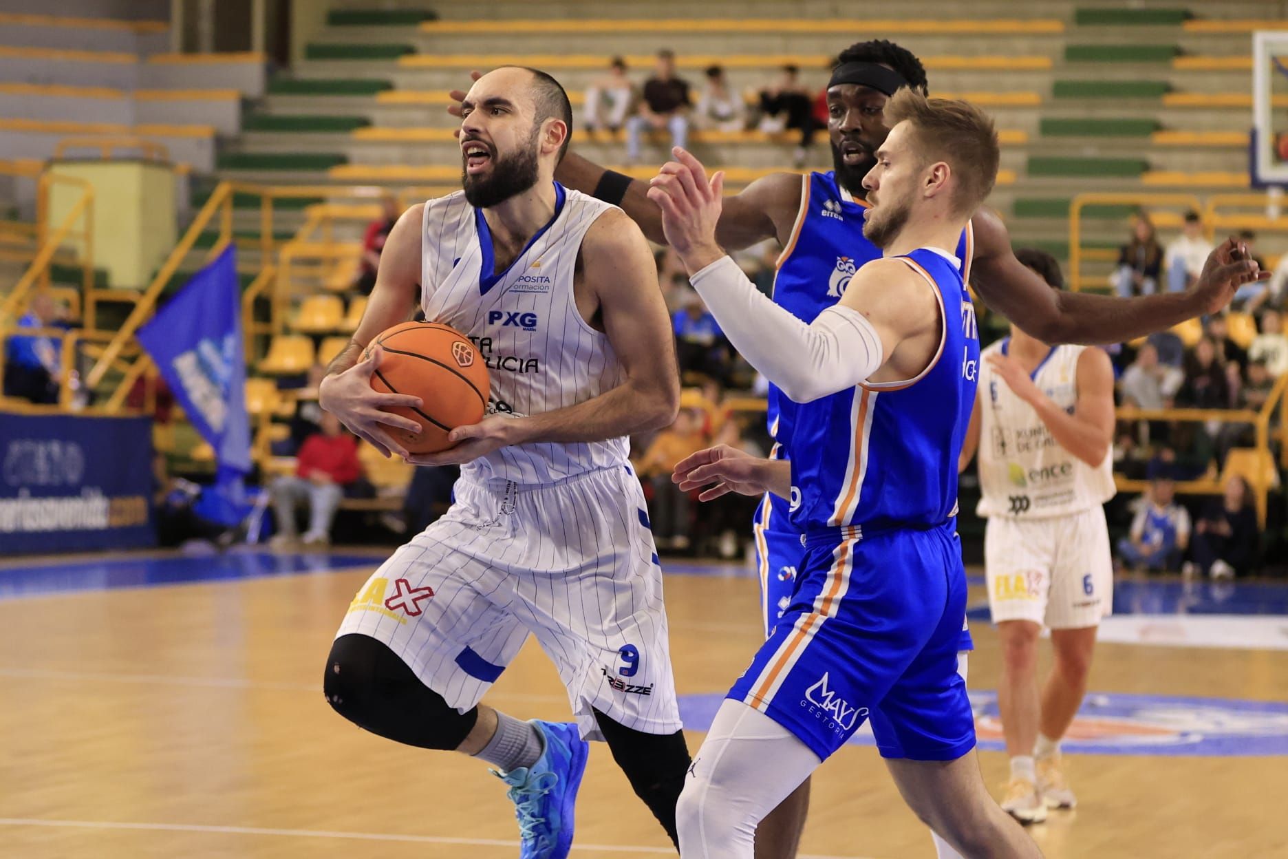 En imágenes la derrota de Avenida Xoborg ante el Peixe Galego