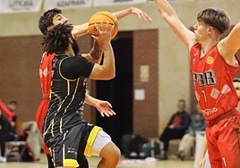 Imagen del encuentro entre el Recoletas Salud Carbajosa y el PBB Godoy