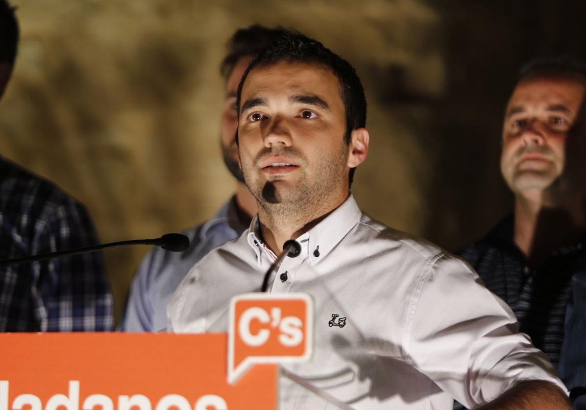El regreso de Yáñez: un gurú político sin amigos en Salamanca para Ronaldo