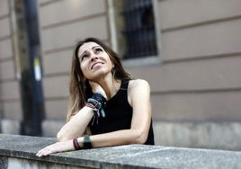 Rosa Valle, novelista y poeta, vuelve a ponerse en primer término con 'Cocos de luz'.
