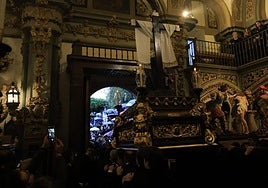 La Vera Curz celebra la llamada de honor y el Vía Matris en el interior