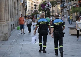 Policía Local en la calle Toro de Salamanca.