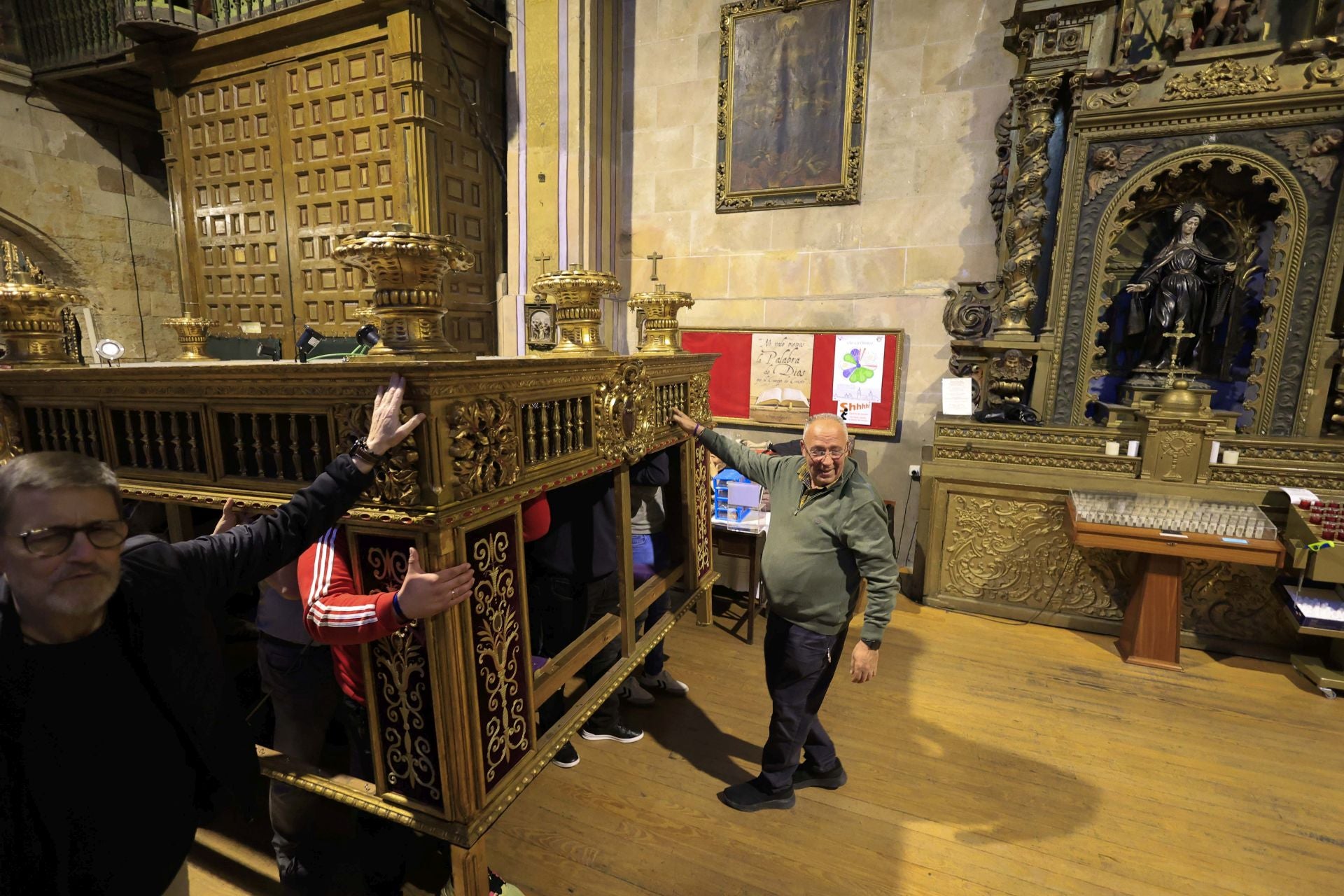 Las imágenes del montaje de los pasos de Semana Santa en Salamanca