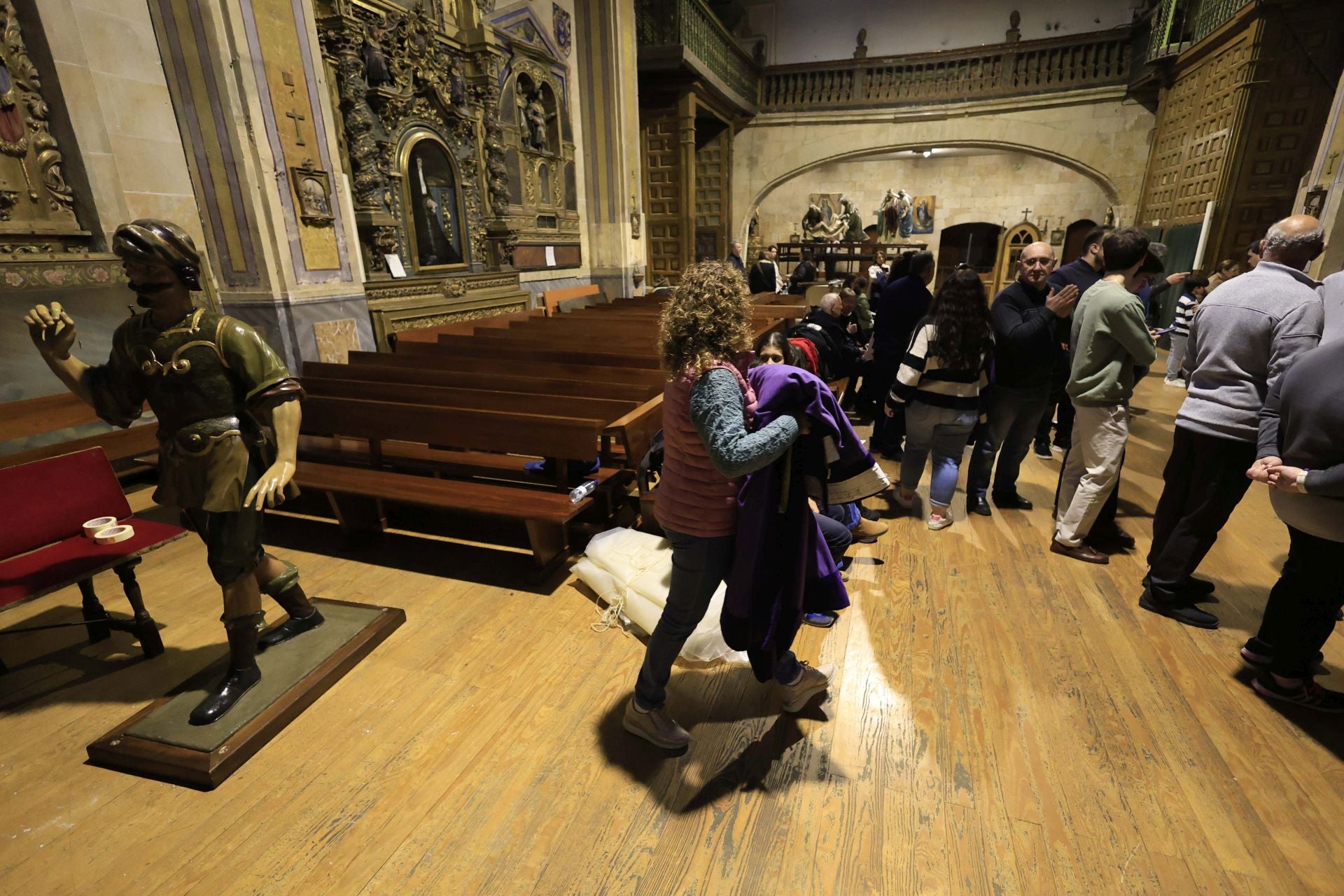 Las imágenes del montaje de los pasos de Semana Santa en Salamanca