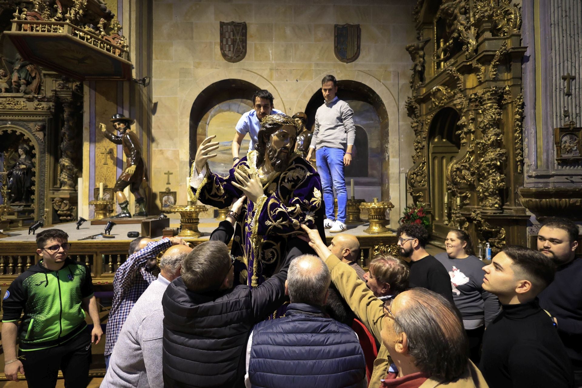 Las imágenes del montaje de los pasos de Semana Santa en Salamanca