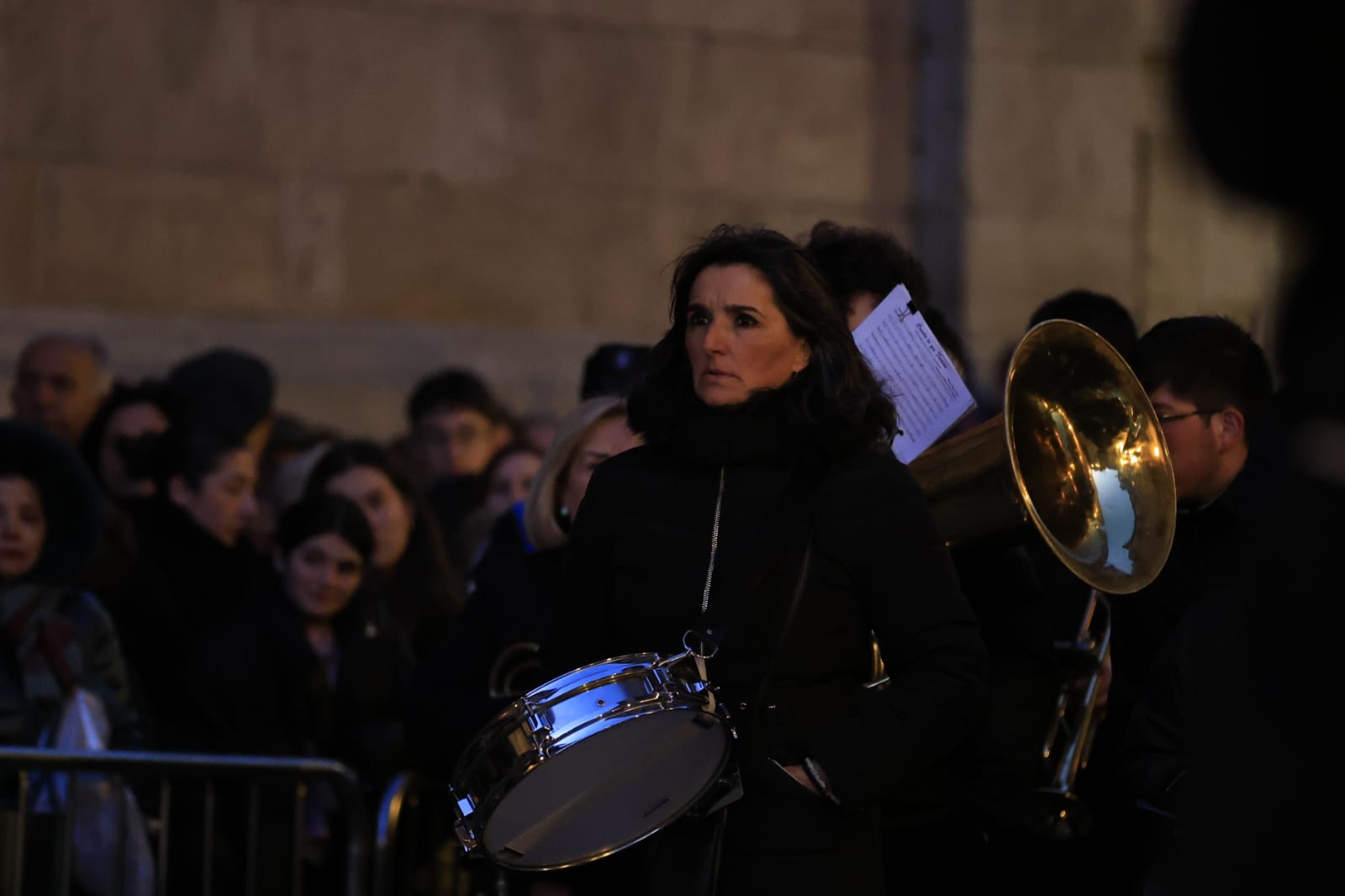 La Hermandad Universitaria recorre el centro de Salamanca en el Martes Santo