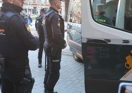 Imagen de archivo de un furgón de la Guardia Civil en la Audiencia Provincial de Salamanca.