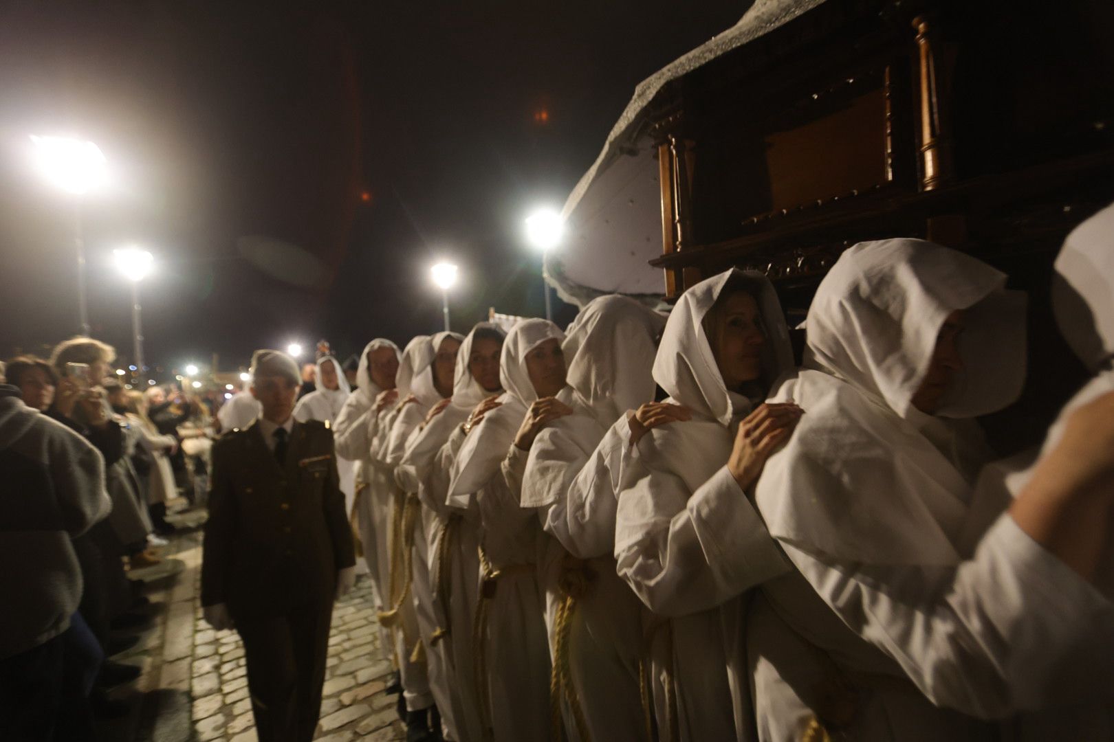 La marcha blanca del Cristo del Amor y de la Paz sobre el Tormes