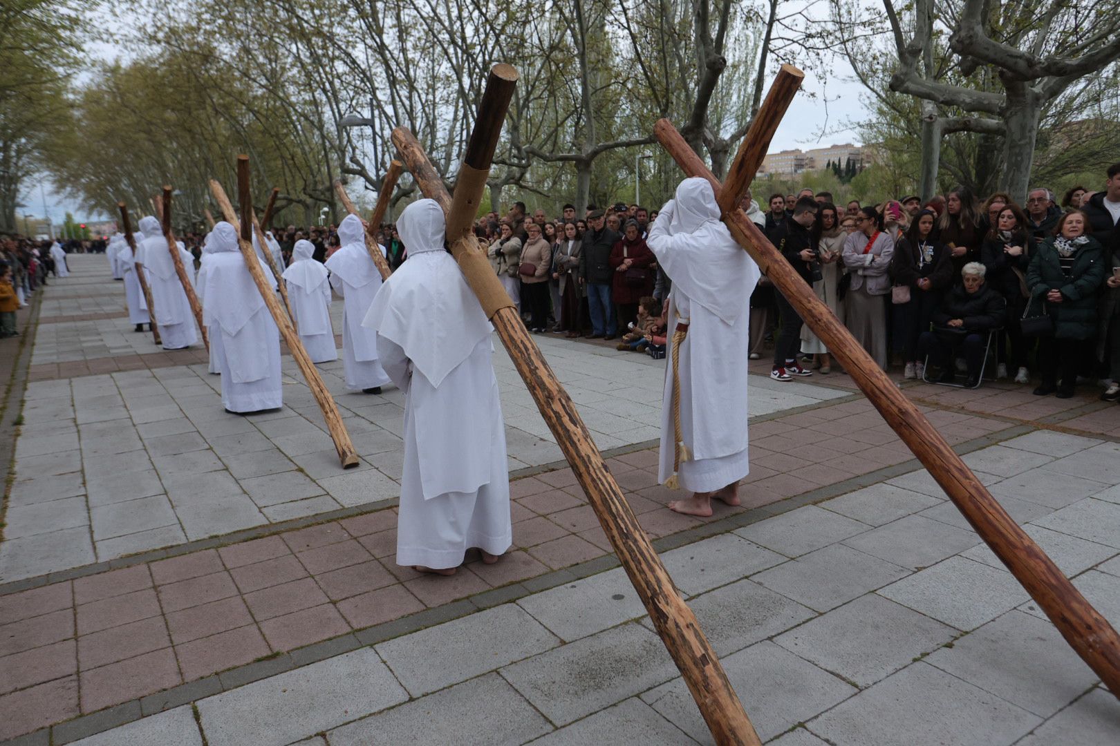 La marcha blanca del Cristo del Amor y de la Paz sobre el Tormes