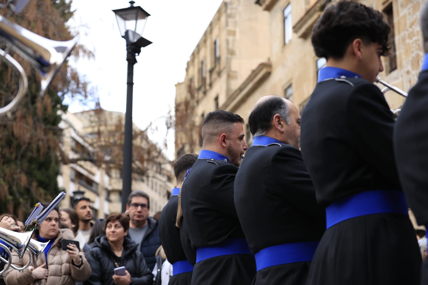 Un renovado paso lleno de expectación convence en la procesión de la Seráfica Hermandad