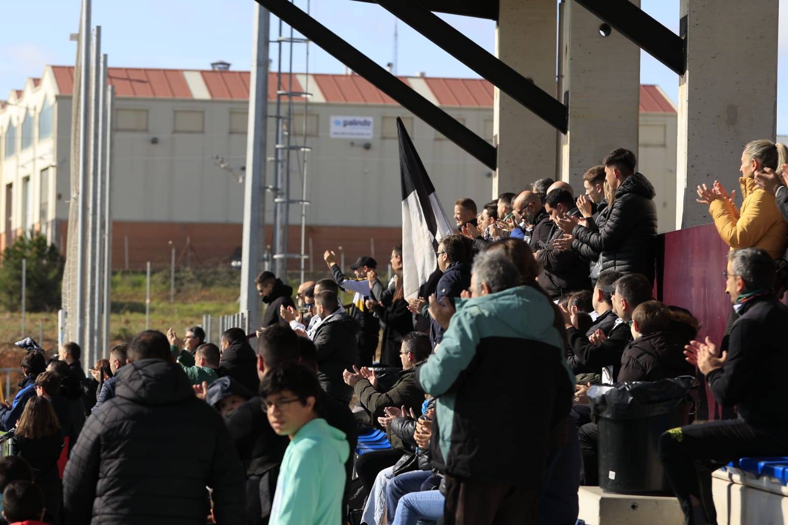Primer equipo y afición comparten fuerzas antes del Unionistas-Arenteiro
