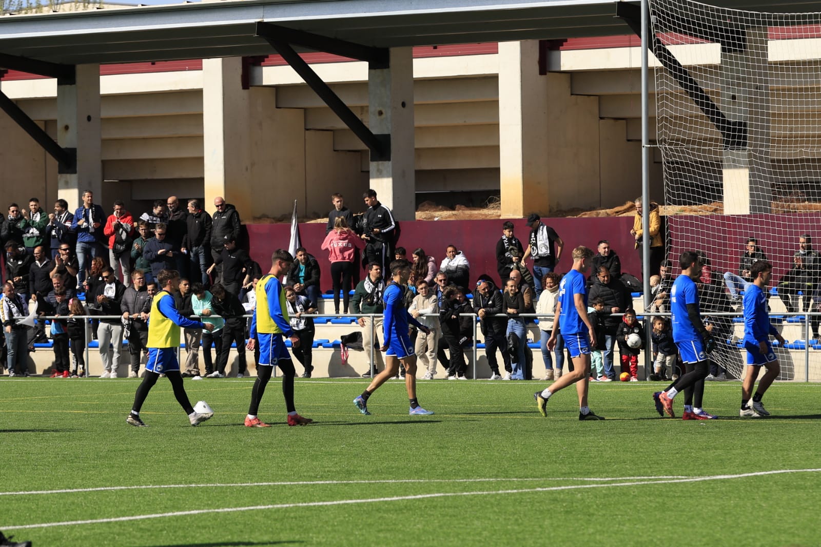 Primer equipo y afición comparten fuerzas antes del Unionistas-Arenteiro