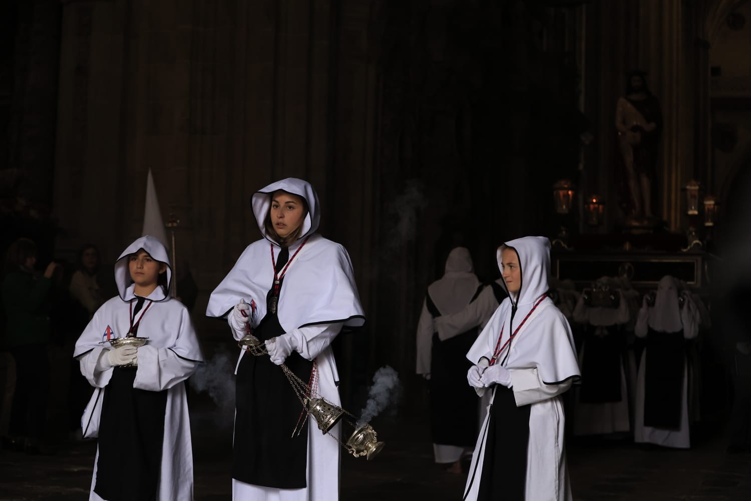 La lluvia respeta el Jueves Santo de Salamanca con el Vía Crucis desde la Catedral
