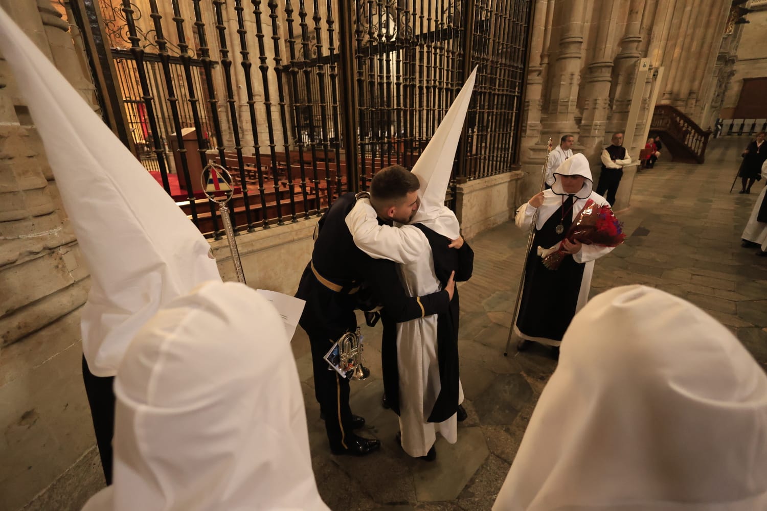 La lluvia respeta el Jueves Santo de Salamanca con el Vía Crucis desde la Catedral