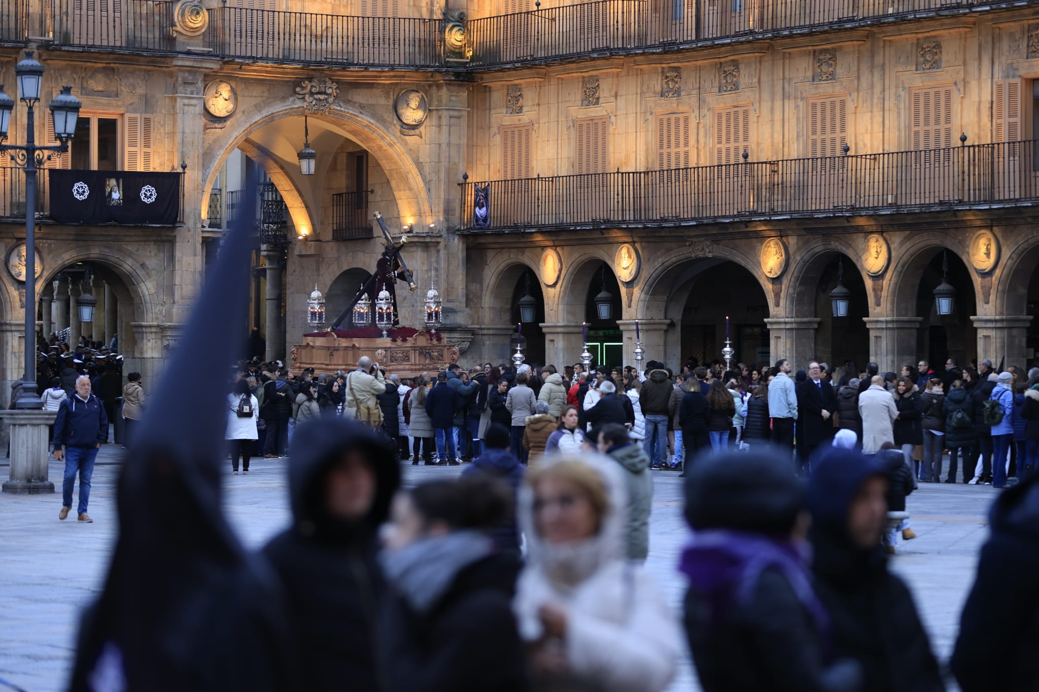 La Hermandad Dominicana recorre Salamanca bajo una madrugada serena