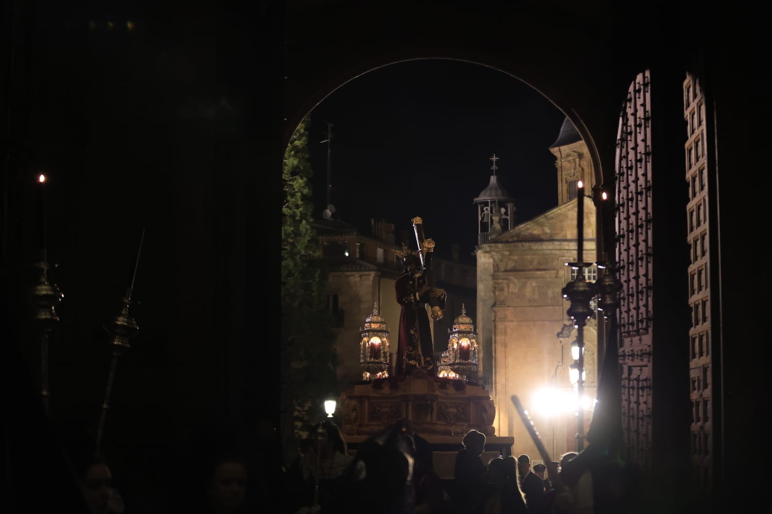 La Hermandad Dominicana recorre Salamanca bajo una madrugada serena