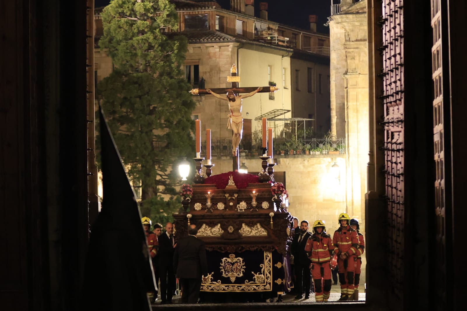 La Hermandad Dominicana recorre Salamanca bajo una madrugada serena