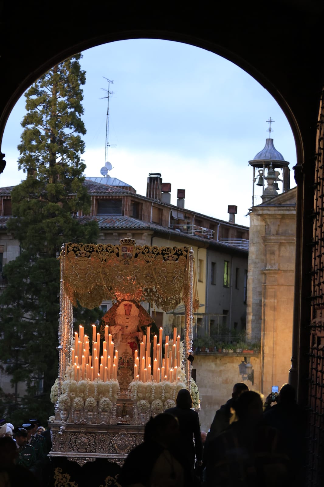 La Hermandad Dominicana recorre Salamanca bajo una madrugada serena