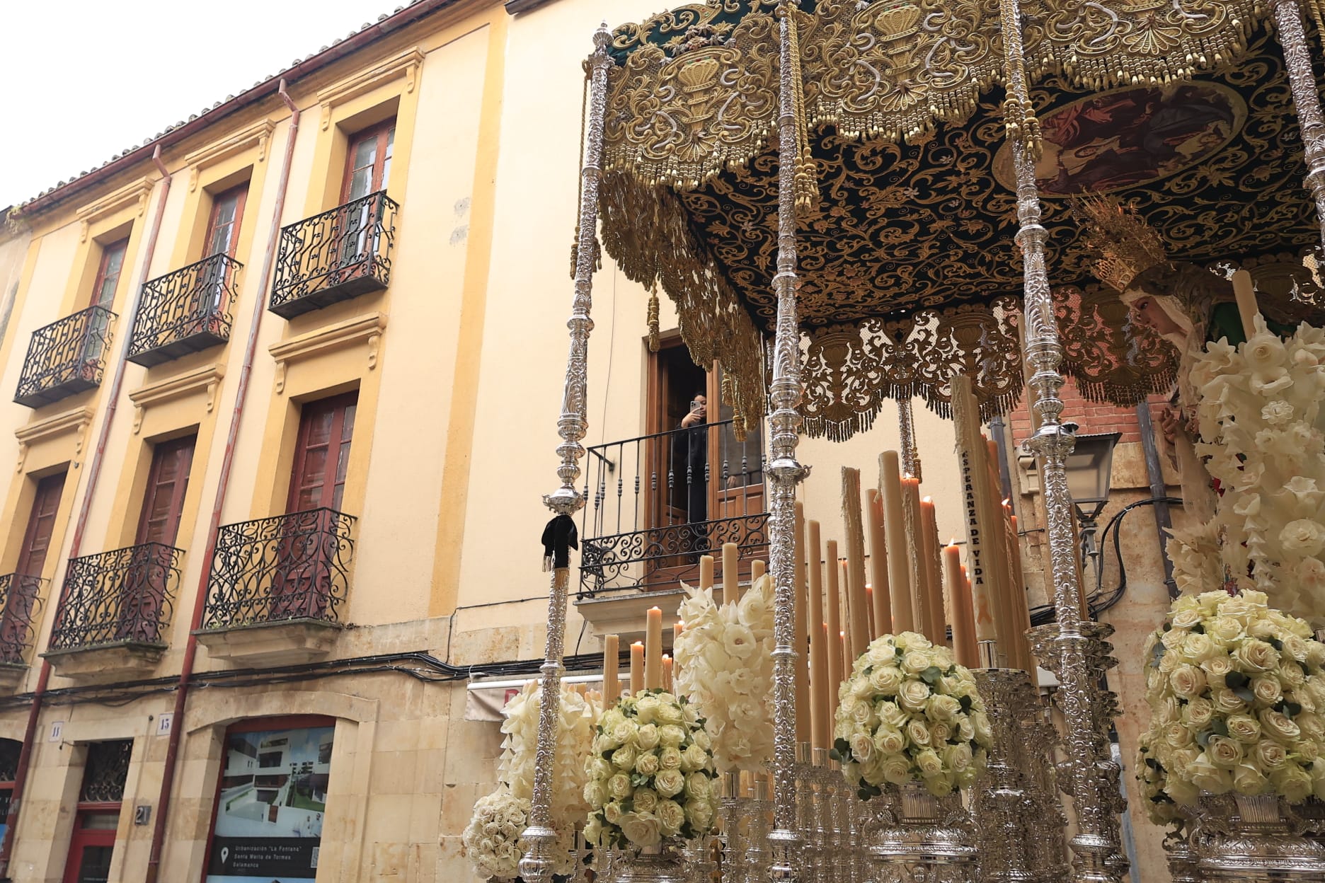 La Hermandad Dominicana recorre Salamanca bajo una madrugada serena