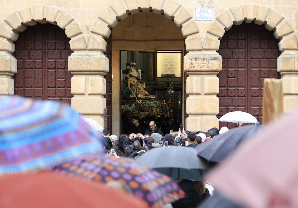 La lluvia cancela el Viernes Santo en Salamanca y marca la primera suspensión total en siete años