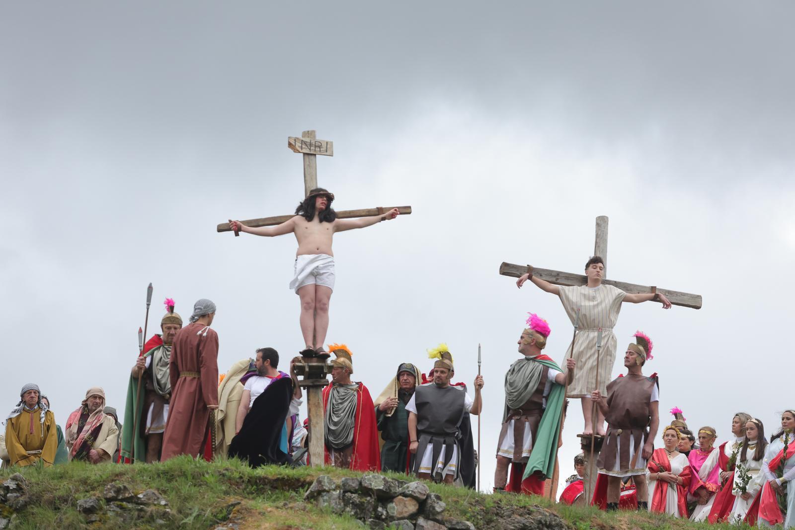 Serradilla del Arroyo representa su tradicional Pasión Viviente