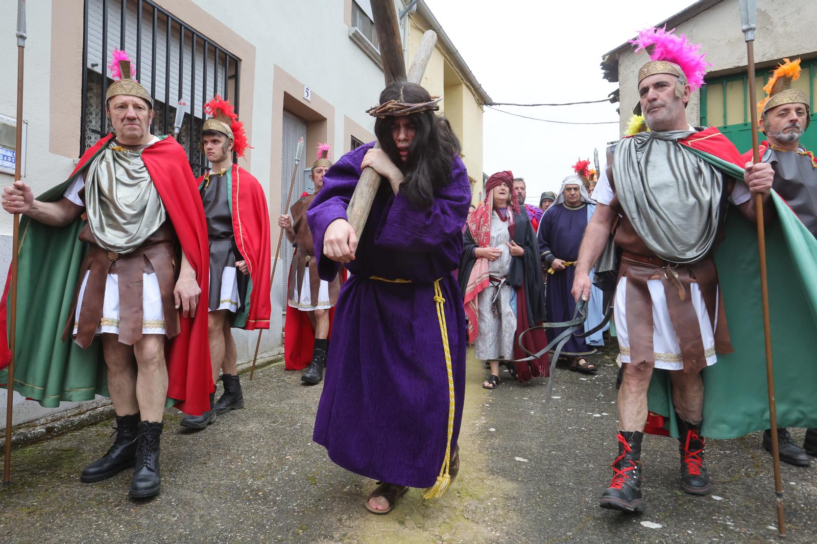 Serradilla del Arroyo representa su tradicional Pasión Viviente