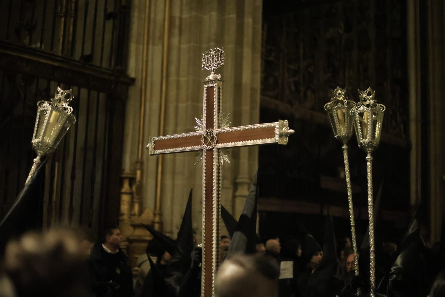 Sin Soledad ni Cristo de la Liberación: la lluvia desluce el inicio del Sábado Santo