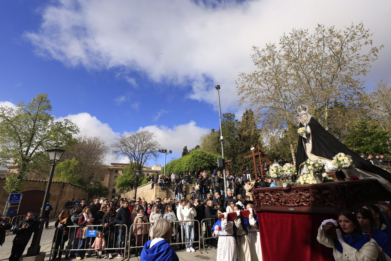 El Encuentro de Resurrección pone un solemne broche final a la Semana Santa salmantina