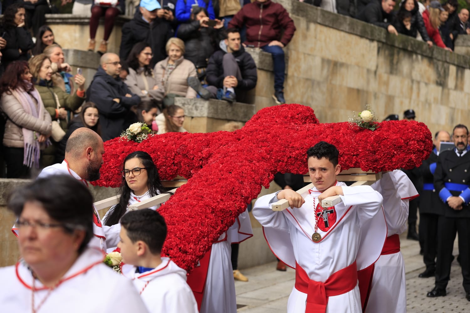 El Encuentro de Resurrección pone un solemne broche final a la Semana Santa salmantina