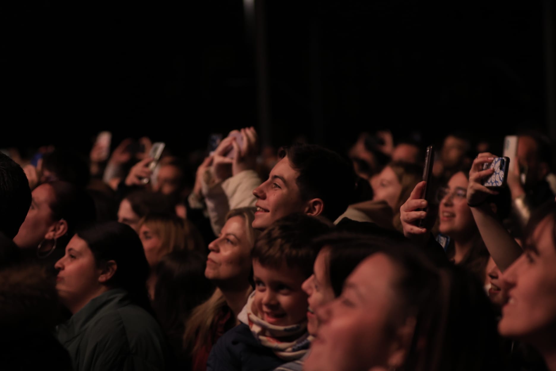 Salamanca celebra el día de la comunidad al son de Nil Moliner