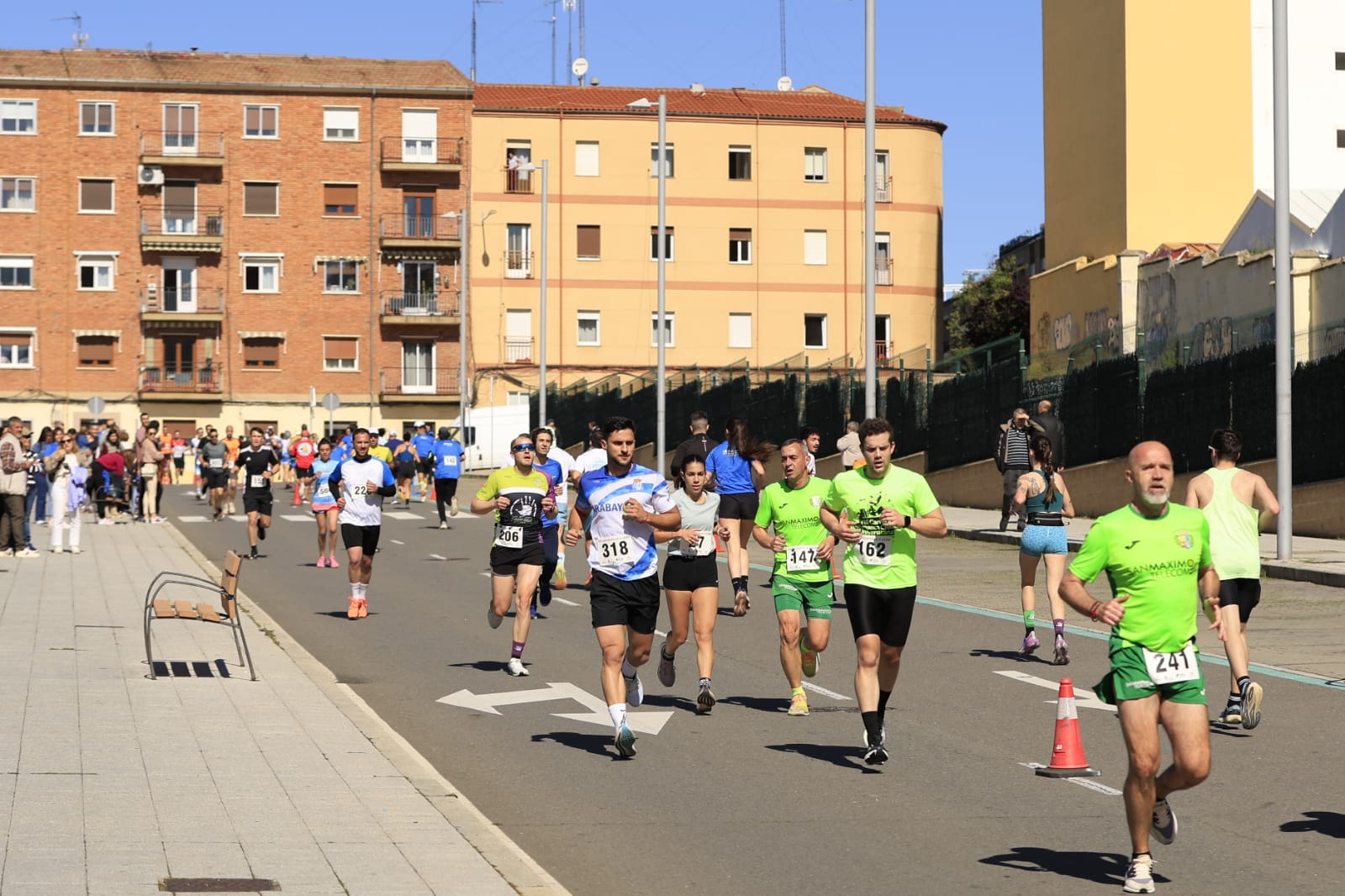 La Carrera y marcha por el Día de Castilla y León de Salamanca, en imágenes