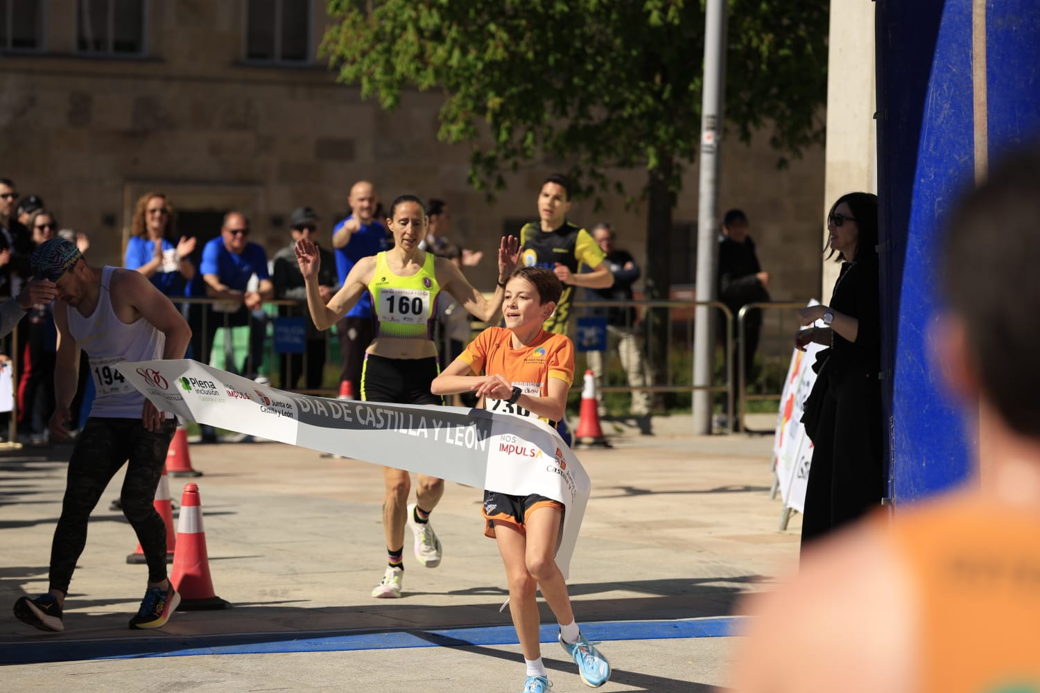 La Carrera y marcha por el Día de Castilla y León de Salamanca, en imágenes