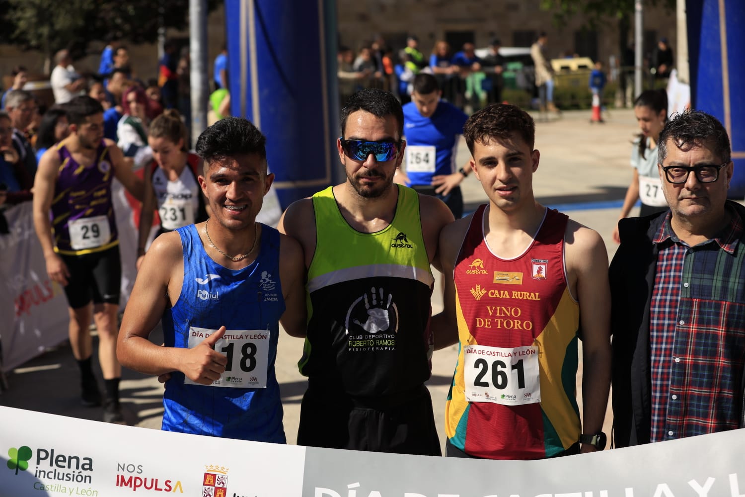 La Carrera y marcha por el Día de Castilla y León de Salamanca, en imágenes