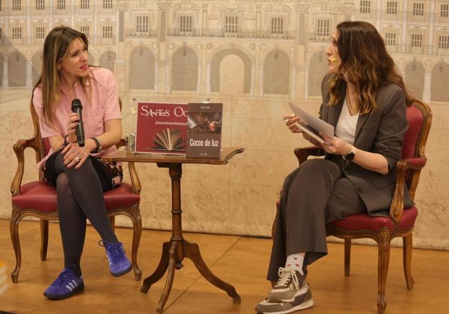 Valle y Liliana Martínez, en la librería Santos Ochoa.