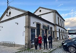 El alcalde de Béjar junto a representantes del Ayuntamiento textil durante la presentación del acuerdo con ADIF el pasado mes de febrero.