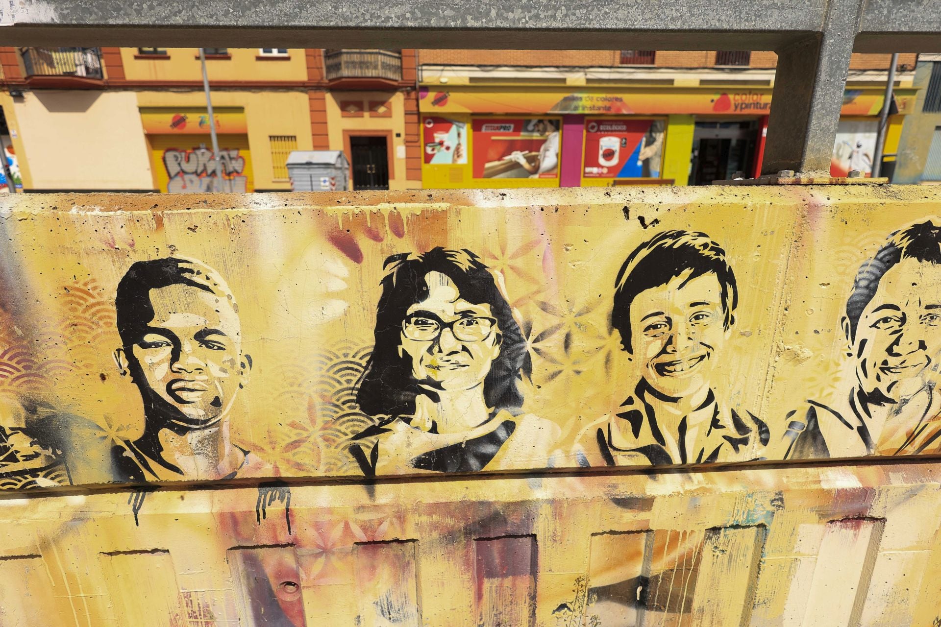 El taller y los murales de Tim Decoma