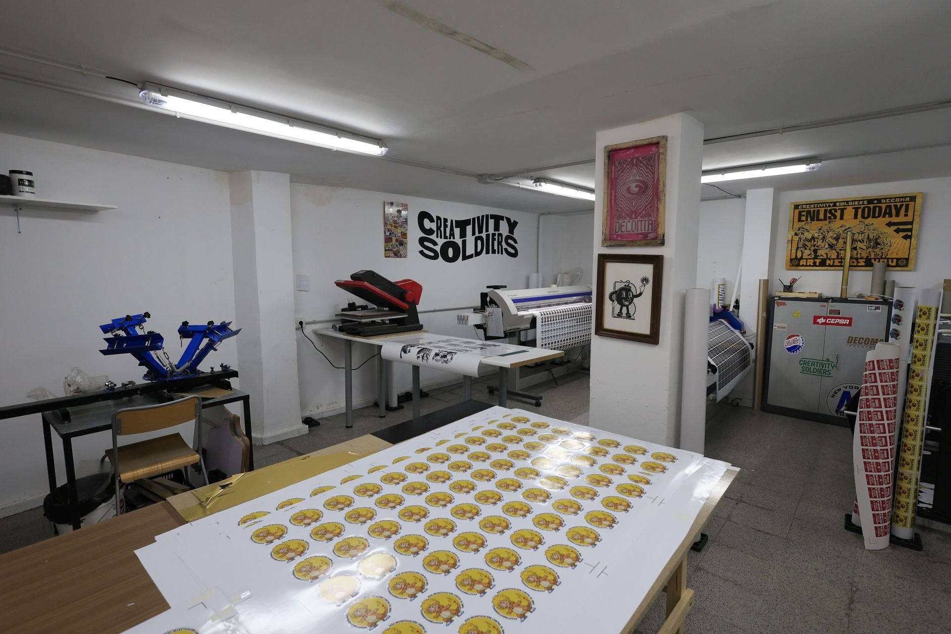 El taller y los murales de Tim Decoma